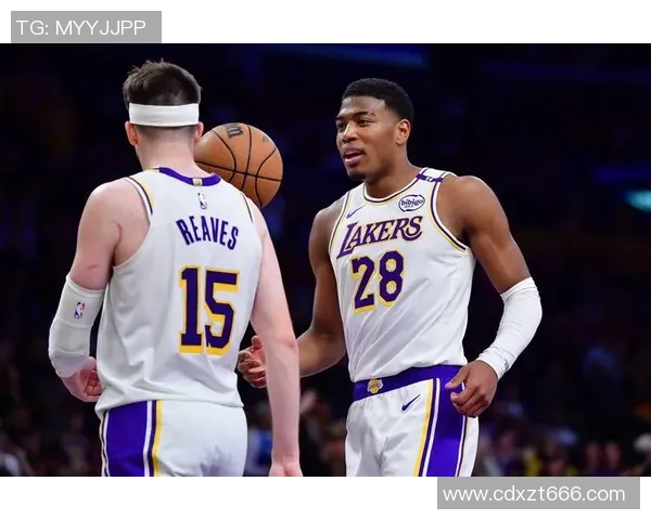 湖人对阵热火第二场比赛精彩回顾第二节全景分析与关键时刻解读